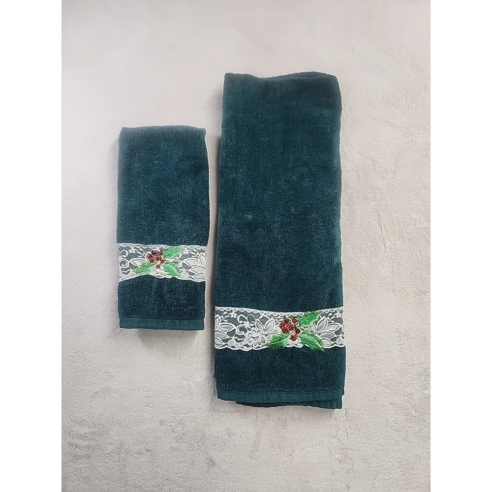 Vintage Green Christmas‎ Towel 2 Pc Set With Lace And Embroidered Holly